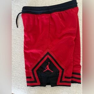 Jordan boys air diamond red & black shorts Large